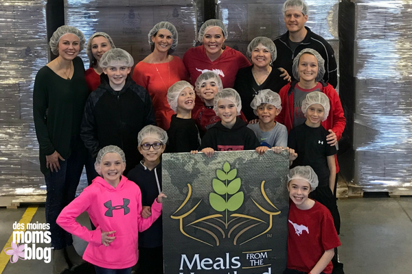 family volunteering meals from the heartland