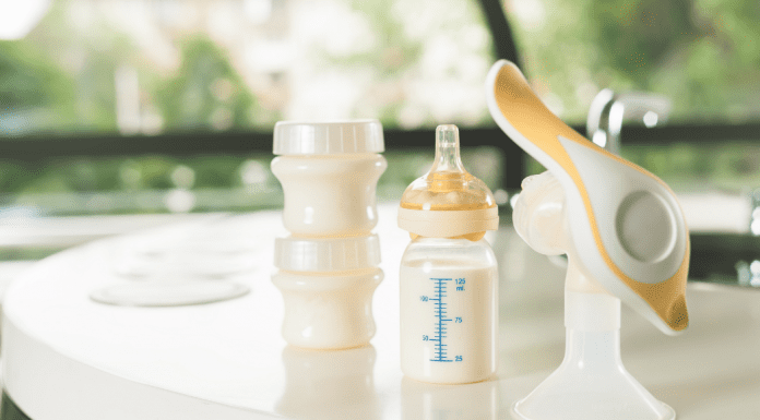 breast pump and bottles. pumping while traveling. Des Moines Mom
