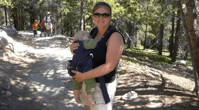 Mom on hiking trail with baby in carrier. Family Travel Tips. Des Moines Moms